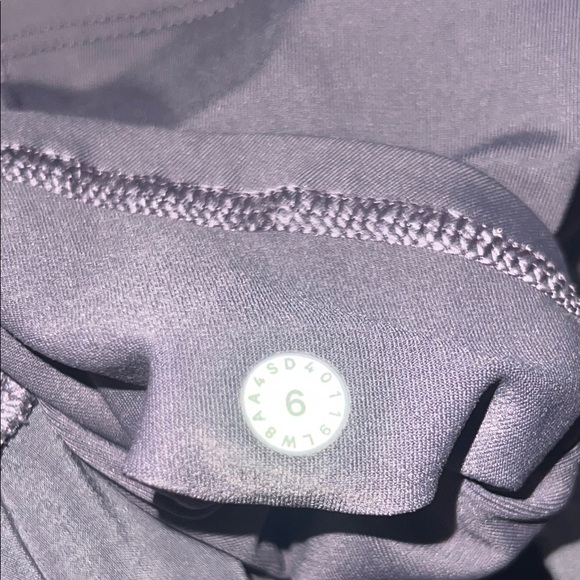 Lululemon Play Off The Pleats Skirt *13"
Graphite Purple  size 6 - Picture 8 of 8